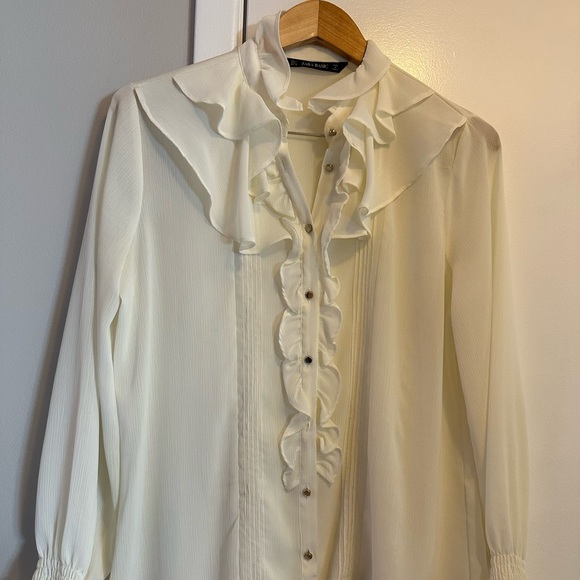 Zara Basic blouse in Size: Large - Picture 1 of 5